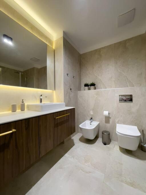 Panorama At Infinity Apartment