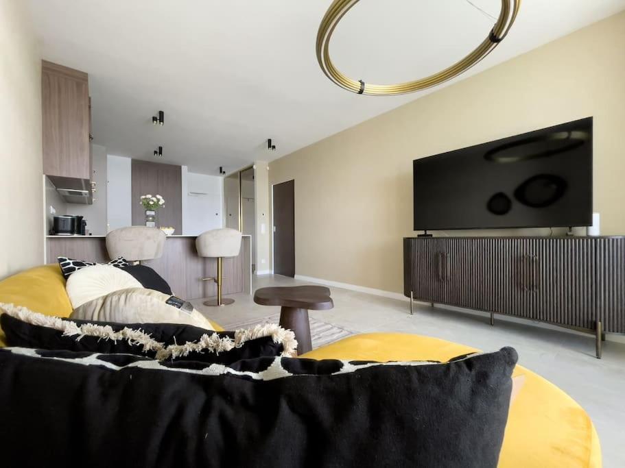 Panorama At Infinity Apartment